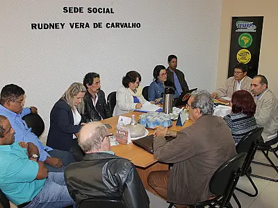 Após reunião, sindicalistas querem que Governo reabra rodada de negociação sobre reajuste salarial de servidores