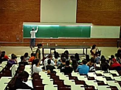 Projeto que limita número de alunos em sala de aula é tema de debate
