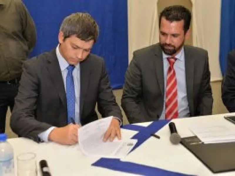 Em Coxim, prefeito de 35 anos é empossado em segundo mandato