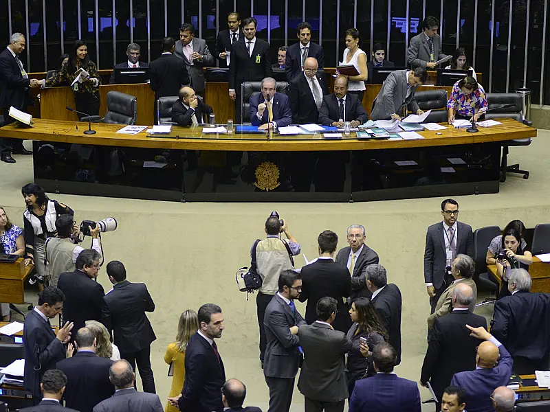 Câmara aprova aposentadoria compulsória aos 75 anos para servidor público