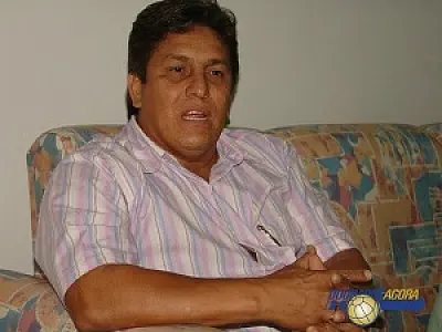 De volta ao país, Cantor se apresenta à polícia de Dourados e é detido
