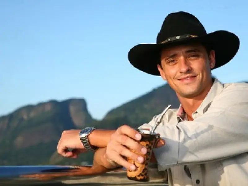 Ex-BBB Fael confirma presença na 18ª Festa da Linguiça