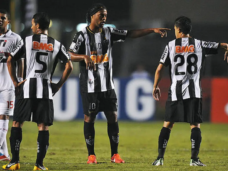 Atlético-MG goleia São Paulo e se garante na próxima fase da Libertadores