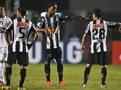 Atlético-MG goleia São Paulo e se garante na próxima fase da Libertadores