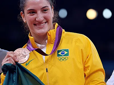 Mayra Aguiar é bronze e dá 3ª medalha ao judô brasileiro