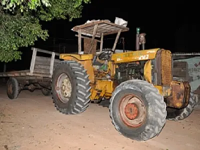 Homem morre ao cair em ribanceira com trator