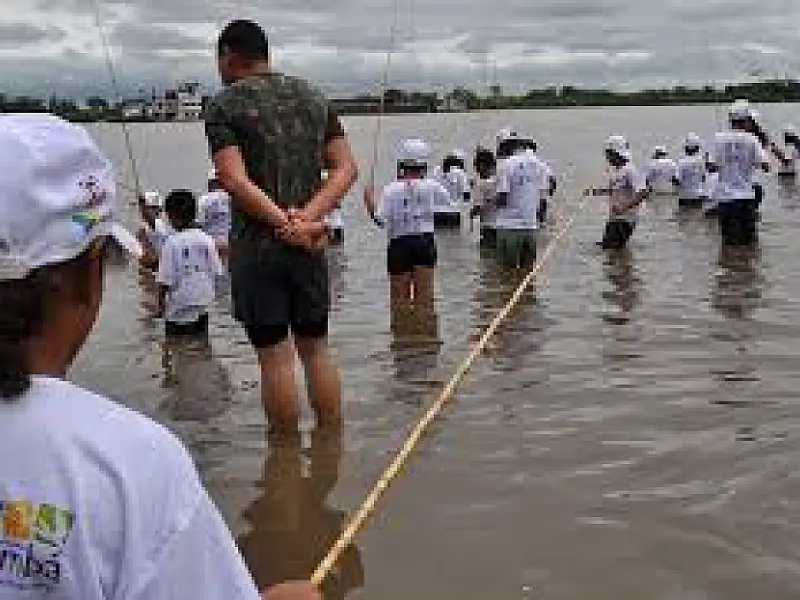 Para crianças, campeonato de pesca é alternativa no fim de semana