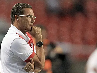 Fla demite Luxemburgo mesmo após vitória