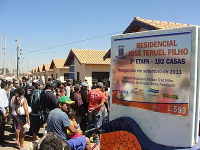 Mais de 180 famílias da  “Cidade de Deus” recebem casas populares