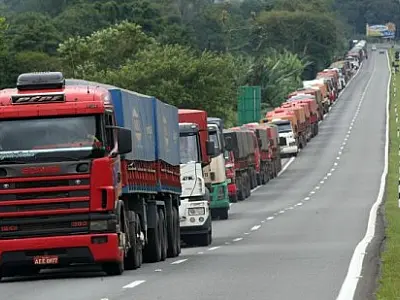 Jornada de 8h e parada de 30min a cada 4h para os caminhoneiros inicia segunda