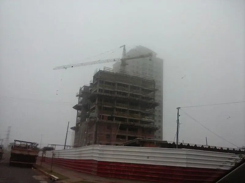 Segunda-feira com neblina e possível pancadas de chuva