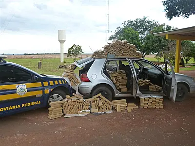 PRF apreende maconha e recupera veículo roubado na região norte de MS