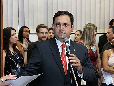 Projeto deputado quer incluir disciplina sobre prevenção de uso de drogas nas escolas