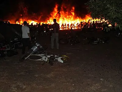 Incêndio destrói carros e 70 motos no Detran de Sete Quedas