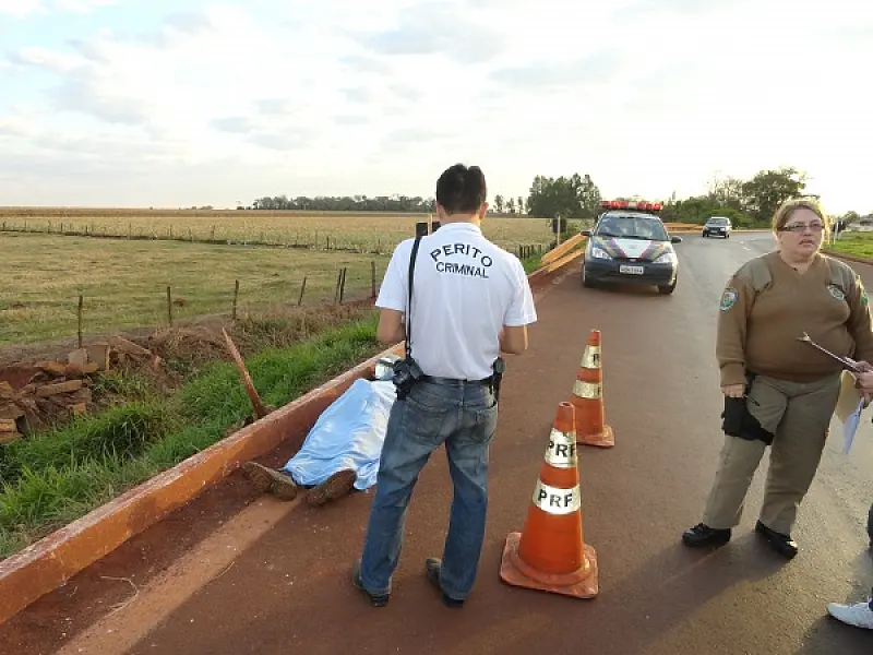 Motociclista morre ao colidir com placa na BR-163