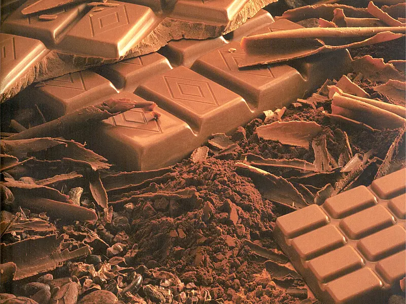 Consumo de chocolate reduz risco de doenças cardíacas, diz estudo