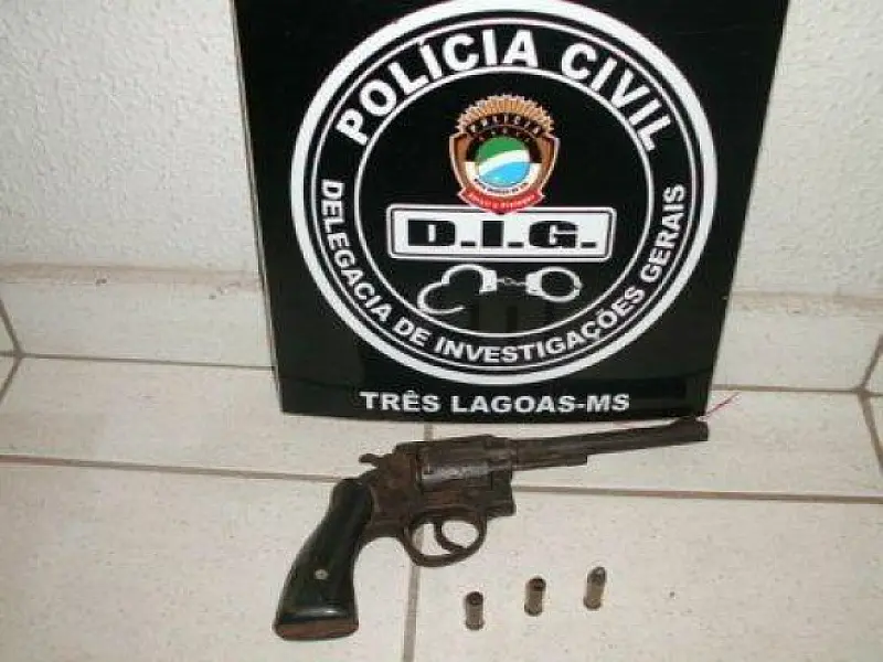 Policiais apreende revolver utilizado em homicídio