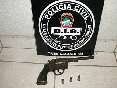 Policiais apreende revolver utilizado em homicídio