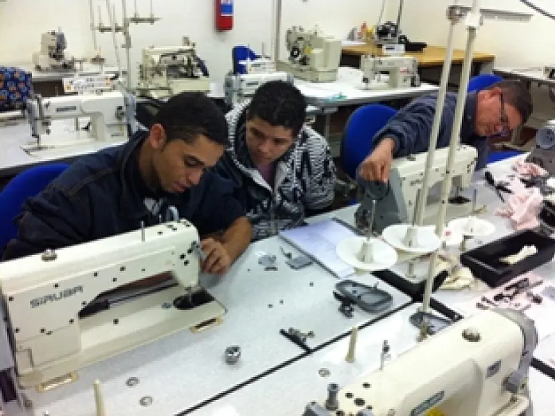 Curso qualifica mecânico de máquina de costura para indústrias