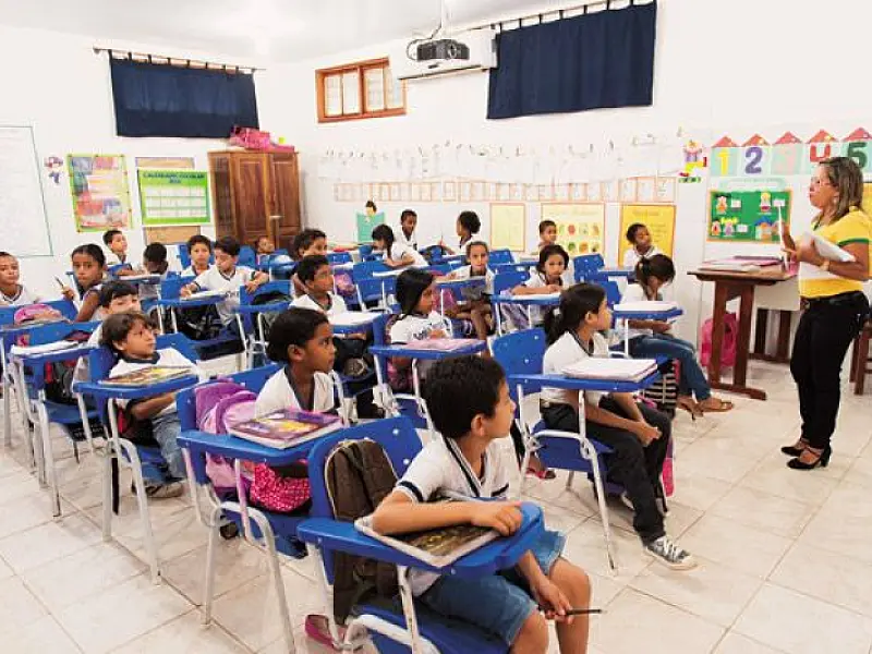Governo cria 105 mil vagas para especialização de professores da rede pública de ensino