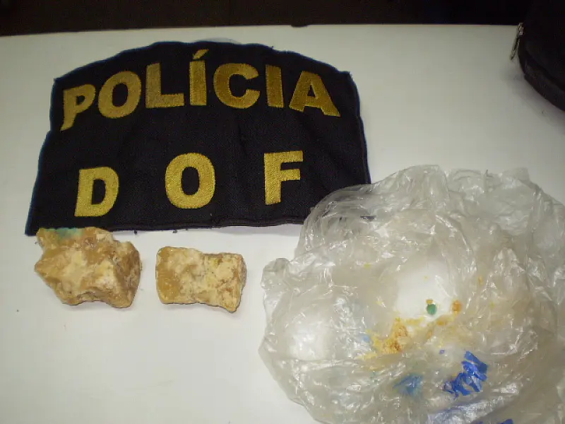 Passageiro de ônibus é preso com crack nas parte íntimas