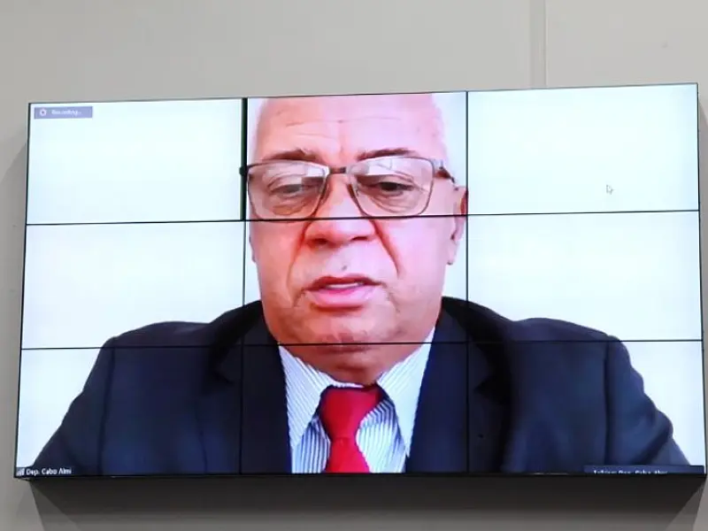 Cabo Almi pede adiantamento do 13º salário do funcionalismo público

