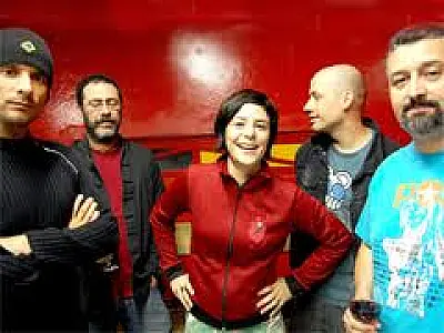 Pato Fu relembra clássicos com espetáculo "Híbrido" no MS Canta Brasil