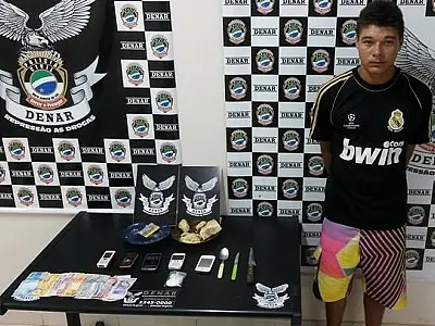 Policiais fecham ponto de droga no Santa Emília