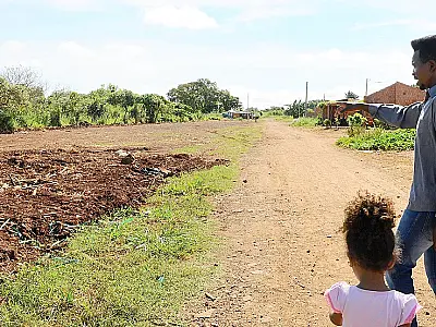Com apoio do Governo, famílias que viviam na Cidade de Deus iniciam a construção da casa própria
