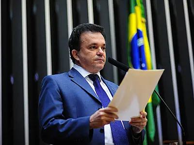 Projeto de Vander garante benefício para cidades abaladas por desastres naturais