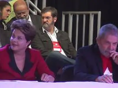 Confirmada como pré-candidata do PT; Dilma defende Copa e reforma política