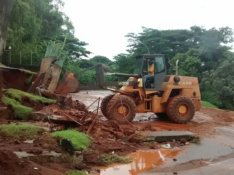 Prefeitura dá início à recuperação de bairros atingidos pela chuva intensa na Capital