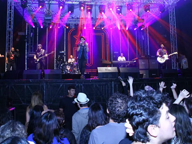 Com show dançante Jota Quest sobe no palco do Festival de Inverno em Bonito