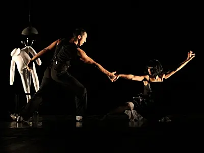 Teatro Sesc Prosa terá apresentação de teatro/dança com a peça Sós e Nós