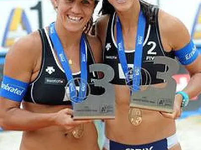 Dupla brasileira conquista bronze no Vôlei de Praia