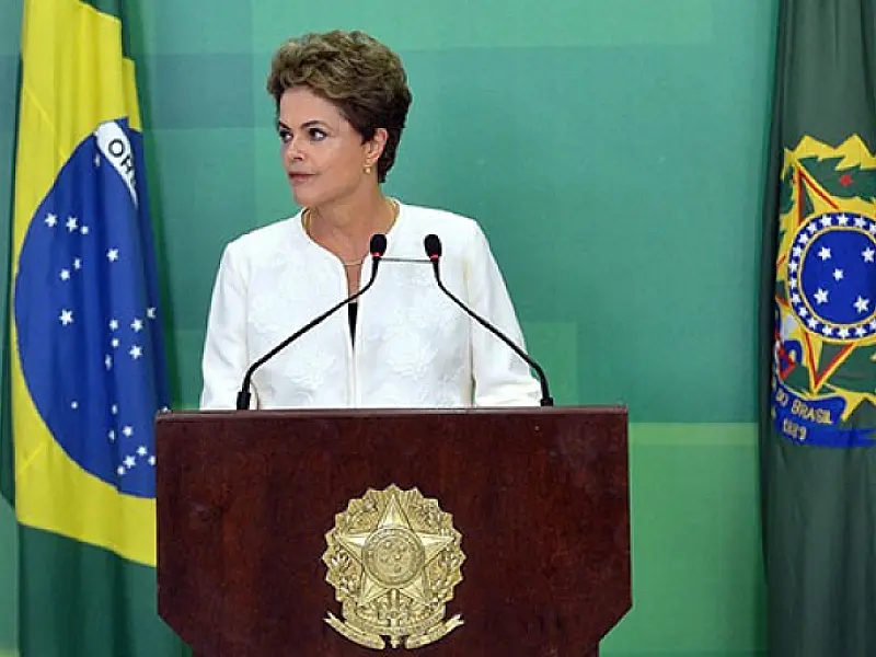Indignada Dilma nega 'atos ilícitos' após decisão de Cunha para abertura de impeachment