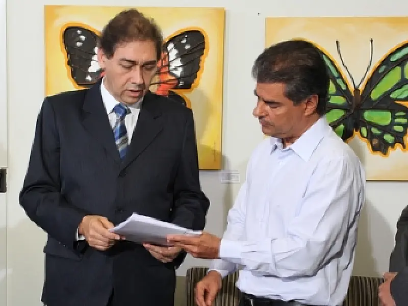 Nelsinho e Alcides Bernal apresentam equipes responsáveis pela transição