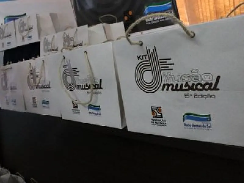 Rádios de todo o país começam a receber kits com música de MS