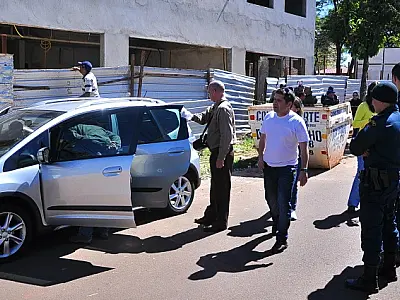 Travesti é encontrado morto dentro do próprio carro em Dourados