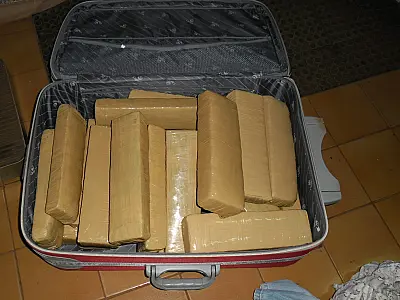 DOF apreende 19 kg de maconha com menina de 17 anos