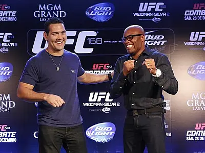 A. Silva e C. Weidman brincam sobre o que mudou após nocaute no UFC 162