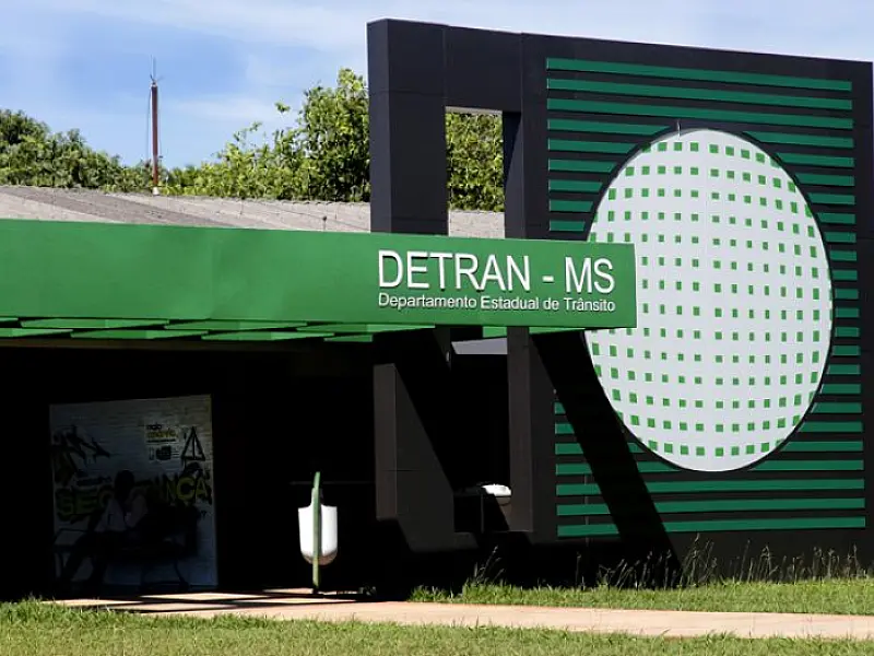 Detran alerta que não envia SMS ou e-mail com informações de suspensão da CNH à condutores