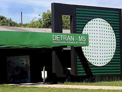Detran alerta que não envia SMS ou e-mail com informações de suspensão da CNH à condutores