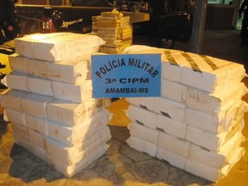 Carro é abandonado com 712 quilos de maconha em Amambai