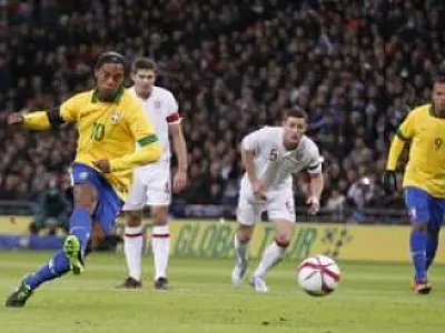 Felipão reestreia com derrota para a Inglaterra nesta quarta