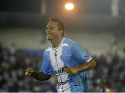 Atacante do MS marca três e garante vitória do Paysandu na Série B