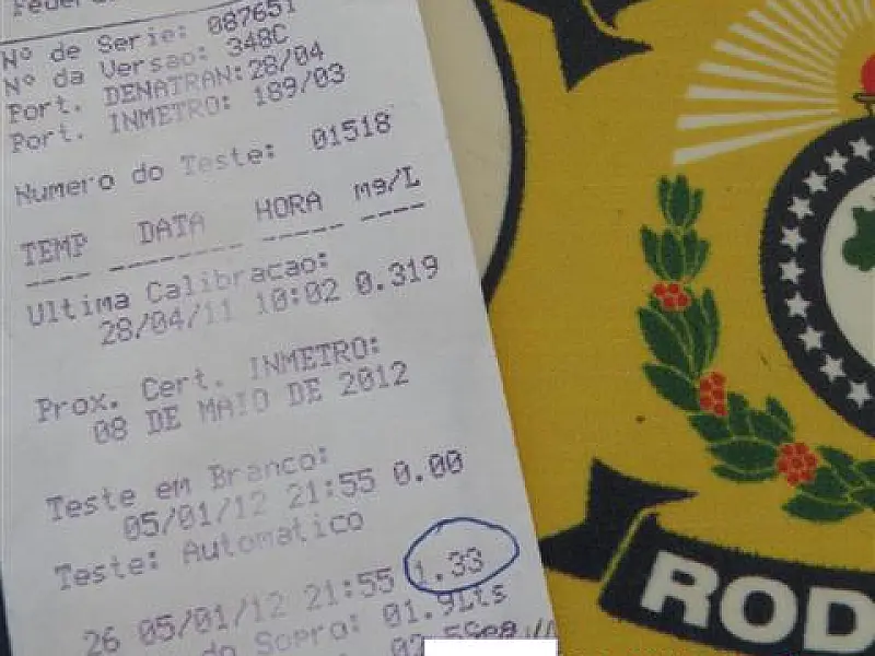 Caminhoneiro dirigia  com veículo sem placa e embriagado 11 vezes acima do permitido