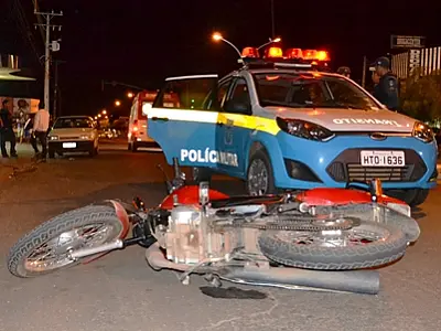 Colisão entre carro e moto deixa um ferido em Coxim