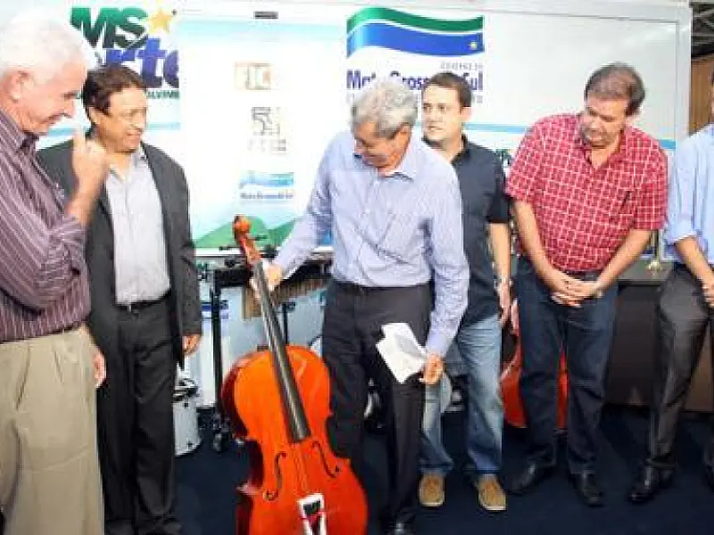 Fundação de Cultura entrega 69 instrumentos para corporações musicais de três municípios