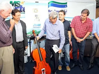 Fundação de Cultura entrega 69 instrumentos para corporações musicais de três municípios